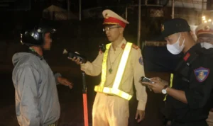 1 phụ nữ bị phạt kịch khung vi phạm nồng độ cồn nhưng không bị tước bằng lái